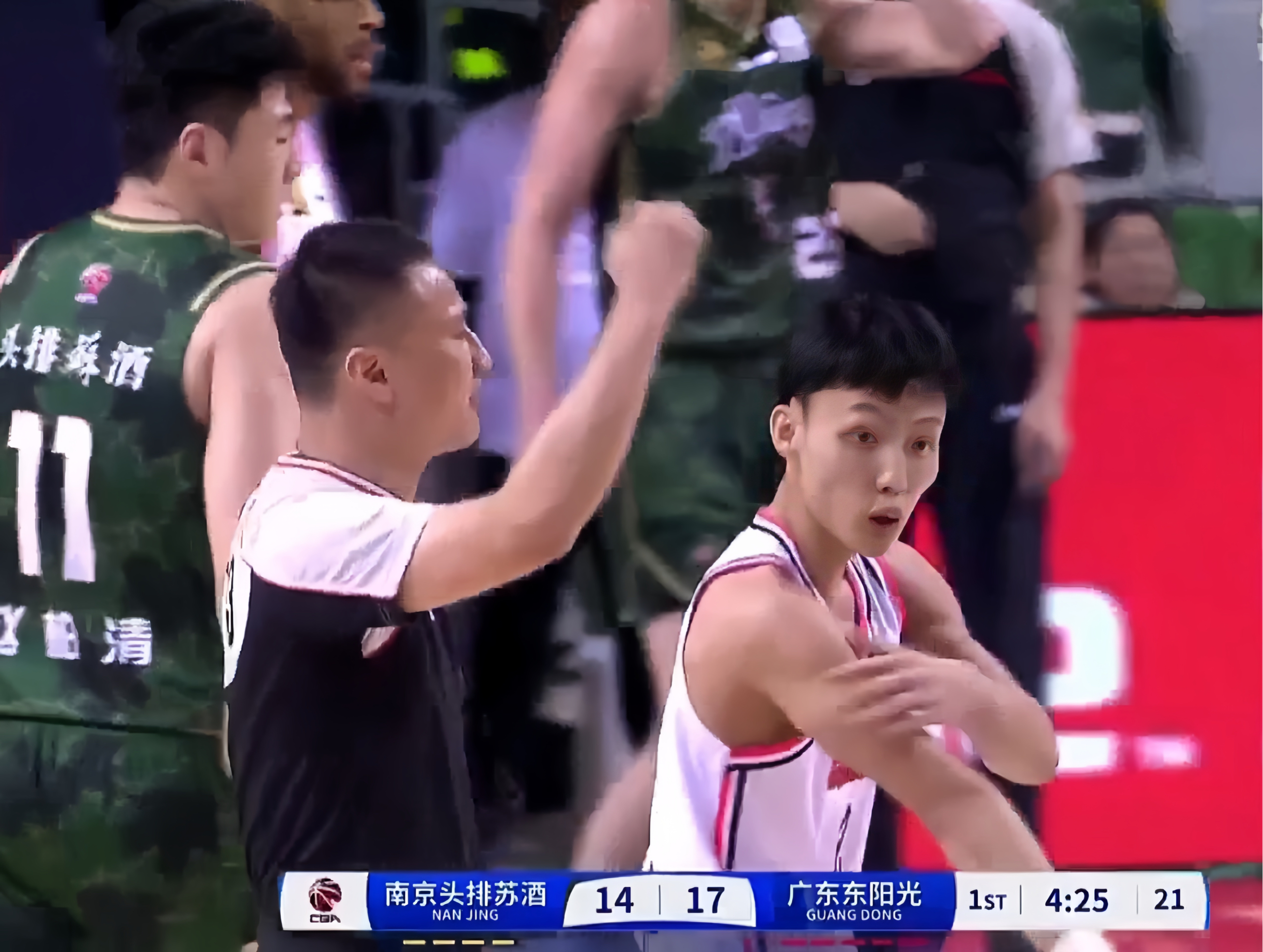 广东宏远队大胜新疆男篮，领先一步